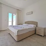 Beatrice Large Family Villa