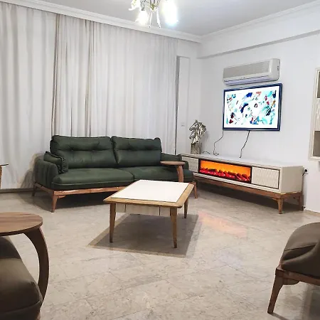 Beatrice Large Family فيلة