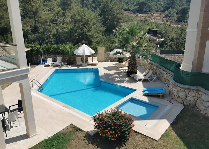 Beatrice Large Family