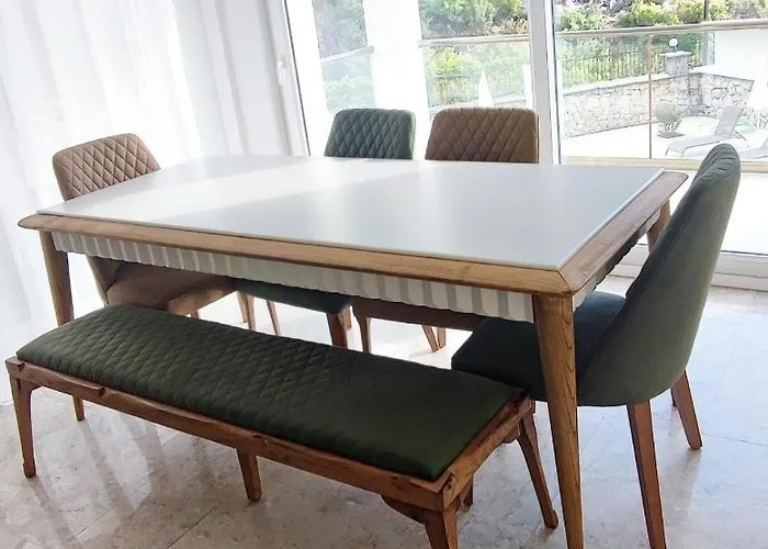 Beatrice Large Family Vila